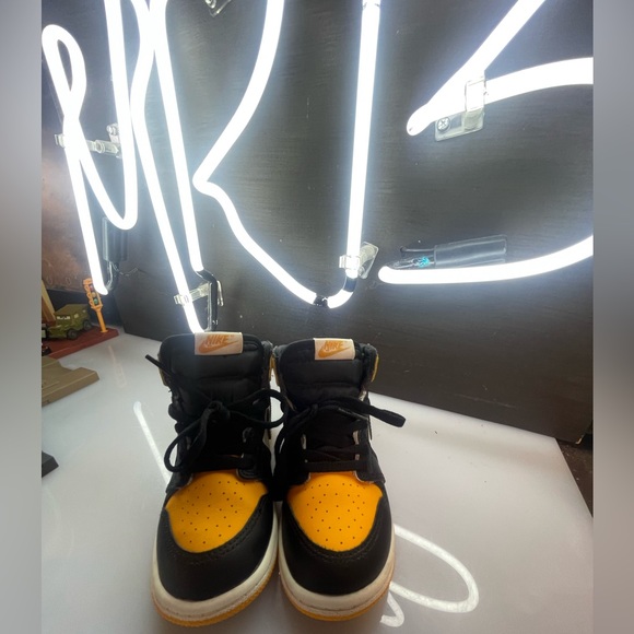 Air Jordan 1 “Taxi” - Picture 3 of 11
